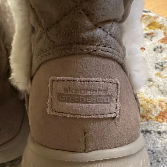 Sketchers Cozy Women's Ankle Boots with Faux Fur Lining NWOT - Picture 4 of 9